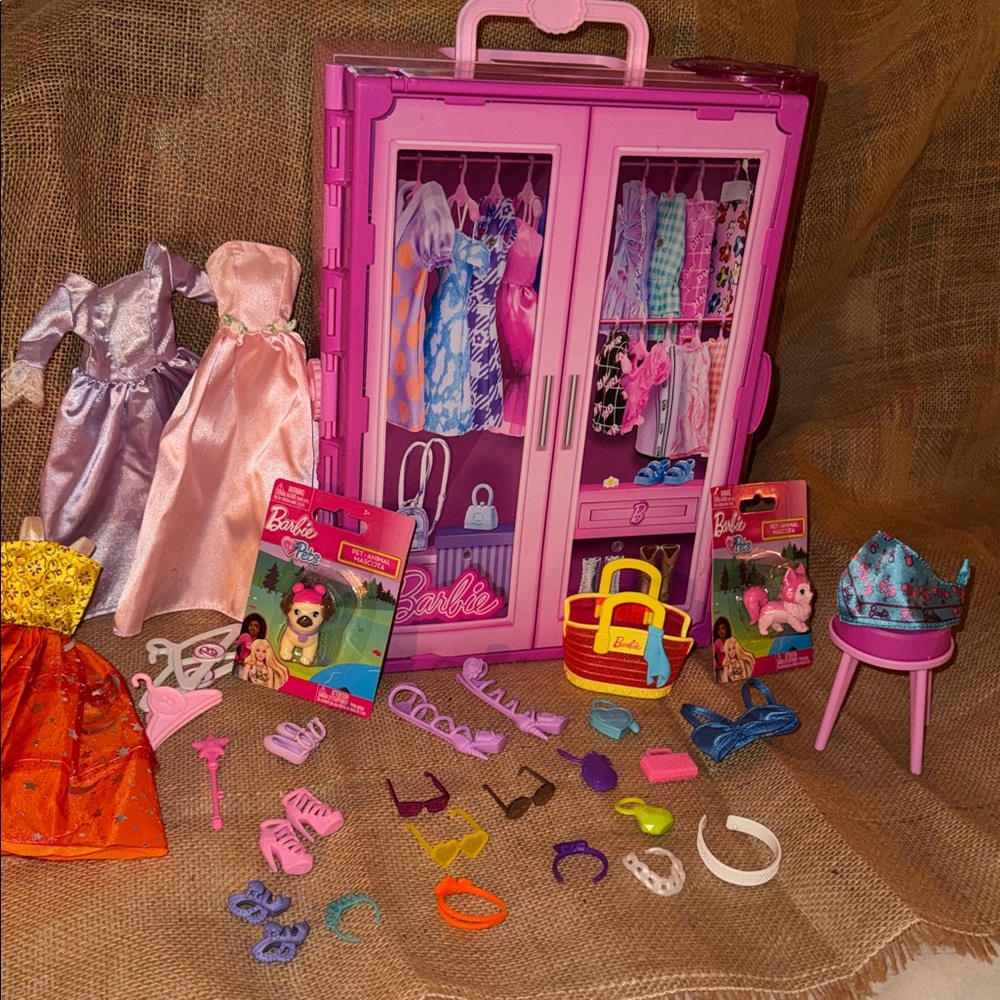 Barbie Dream Closet with Dresses, Shoes, Purses, Other